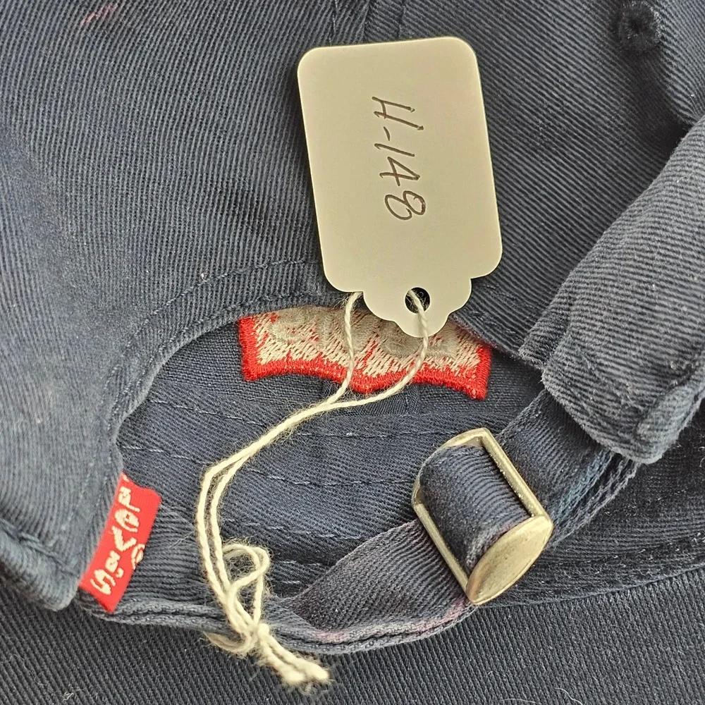 Levis 100% clean shown